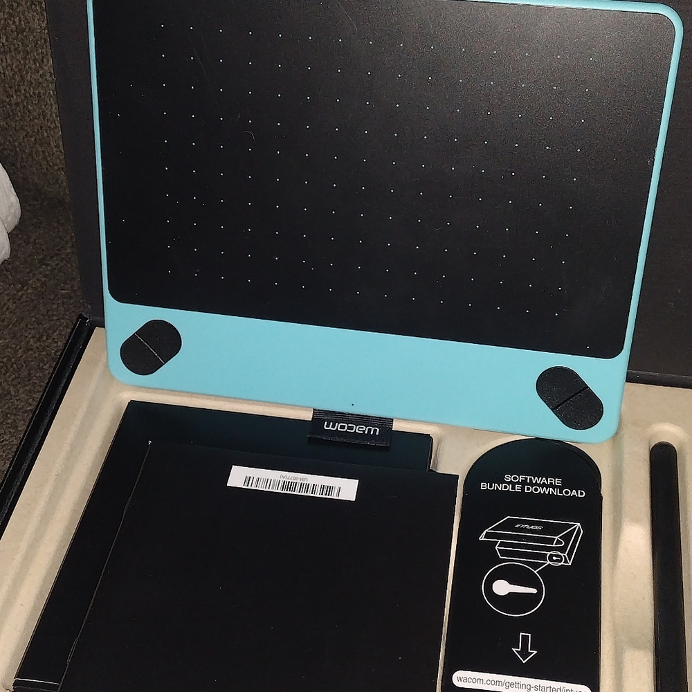 Wacom Intuos illustrating tablet - Picture 7 of 8